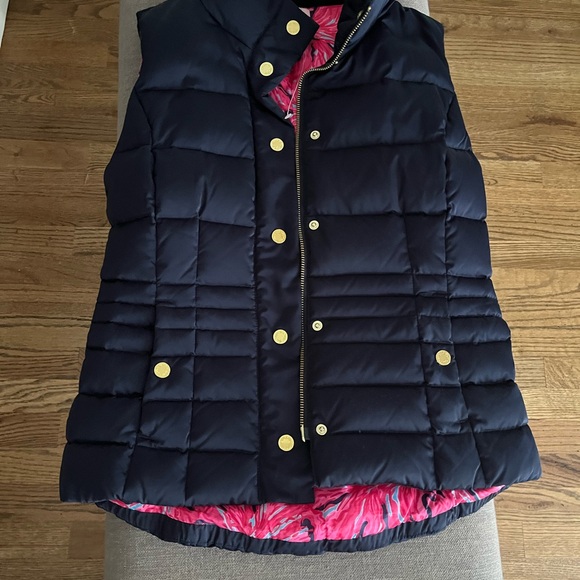 Lilly Pulitzer Jackets & Blazers - Lilly Pulitzer Navy Puffer Vest with Pink Lining
